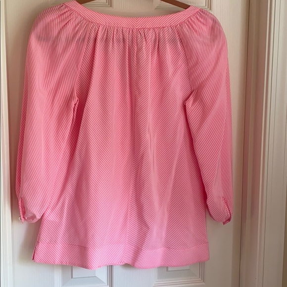 💗Lilly Pulitzer silk top with pearl buttons - Picture 6 of 6